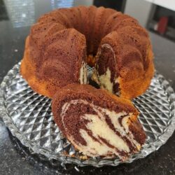 İki Renkli Yumuşacık Kek Tarifi