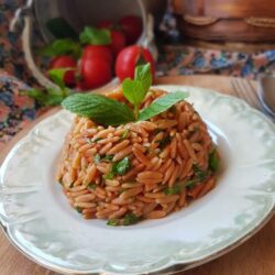 Domatesli Şehriye Pilavı Tarifi