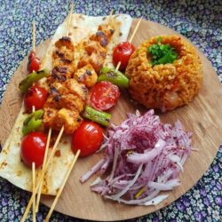 Fırında Mangal Tadında Tavuk Şiş Tarifi