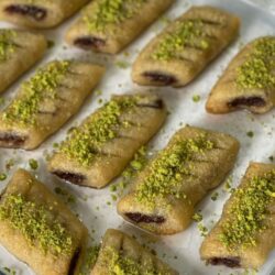 İki Renkli Şerbetli İrmik Tatlısı Tarifi