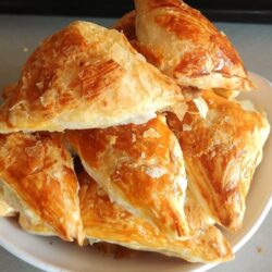 Tel Tel Ayrılan Üçgen Börek Tarifi