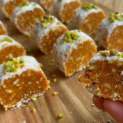 5 Dakikada Fırınsız Rulo Tatlı Tarifi