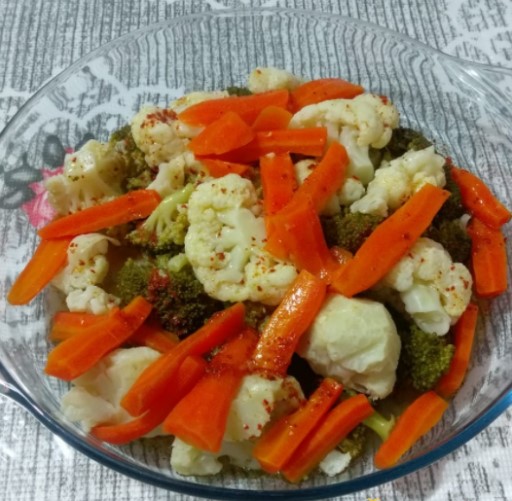 Karnabahar, Brokoli ve Havuç Salatası Tarifi