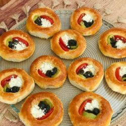 Mini Pizza Tarifi, Nasıl Yapılır?