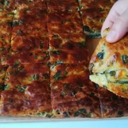 Ispanaklı Patatesli Kolay Tepsi Böreği Tarifi