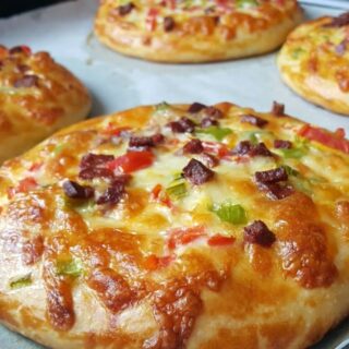 Yumuşacık Ekmek Pizzası Tarifi