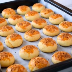 10 Dakikada Lokmalık Yumuşacık Poğaça Tarifi