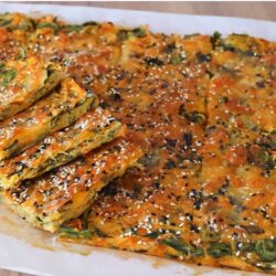 4 Kaşık Un İle Tam 1 Tepsi Börek Tarifi