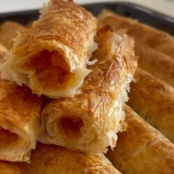 Baklava Yufkasıyla Çıtır Çıtır Börek Tarifi