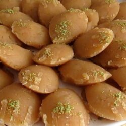 İpeksi Kıvamıyla Kaşık Helvası Tarifi