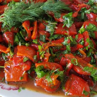 Közlenmiş Kırmızı Kapya Biber Salatası Tarifi