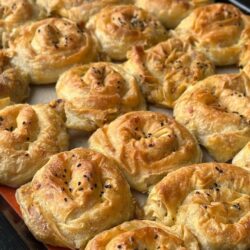 Sırrı Sosunda Saklı Gül Böreği Tarifi