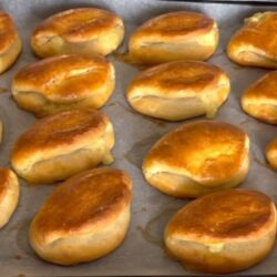 10 Dakikada 1 Tepsi Dolusu Poğaça Tarifi