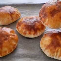10 Dakikada Balon Gibi Kabaran Pita Ekmeği Tarifi