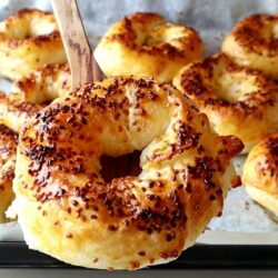 2 Adet Hazır Yufkadan 1 Tepsi Börek Tarifi