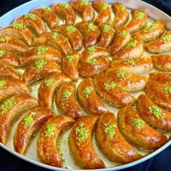 Ağızda Dağılan Ay Tatlısı Tarifi