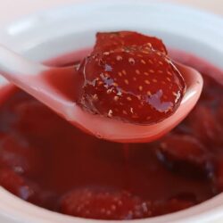 Asla Dağılmayan Tane Tane Çilek Reçeli Tarifi