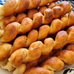 Asla Yağ Çekmeyen Burgu Pişi Tarifi