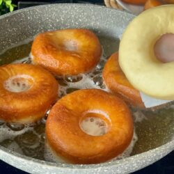 Asla Yağ Çekmeyen Puf Puf Kabaran Mayalı Pişi Tarifi