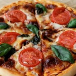 Ev Yapımı Gerçek İtalyan Pizza Tarifi
