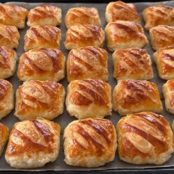 Milföy Gibi Pul Pul Dökülen Börek Tarifi