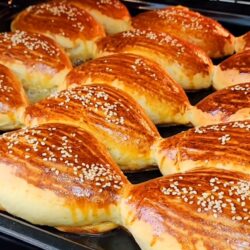 Puf Puf Kabaran Yumuşacık Peynirli Poğaça Tarifi