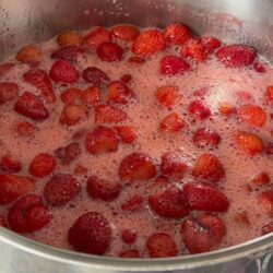 Tam Kıvamında Çilek Reçeli Tarifi