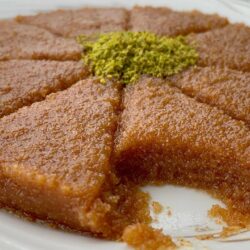 Tam Kıvamında Tam Ölçülü İrmik Helvası Tarifi