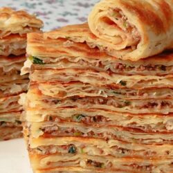 10 Dakikada Bol Lezzetli Kıymalı Çörek Tarifi