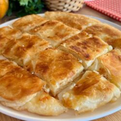 2 Yufka İle Tavada Kolay Börek Tarifi