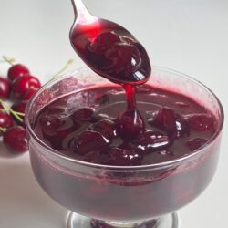 Asla Kararmayan Işıl Işıl Vişne Reçeli Tarifi