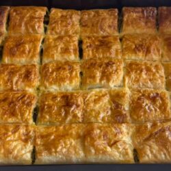 Sodalı Ispanaklı Tepsi Böreği Tarifi