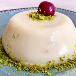 10 Dakikada Hazır Sütlü Tatlı Tarifi