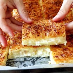 3 Adet Yufkadan 1 Tepsi Kolay Börek Tarifi