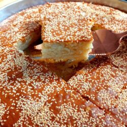 5 Dakikada 1 Tepsi Yumuşacık Anne Keki Tarifi