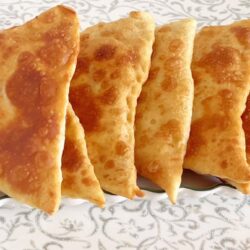 Asla Yağ Çekmeyen Tava Böreği Tarifi