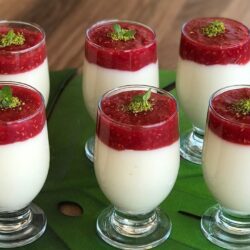 Frambuaz Soslu Sütlü Tatlı Tarifi
