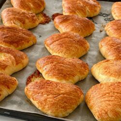 Pamuk Gibi Yumuşacık Katmer Poğaça Tarifi