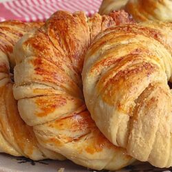 Tel Tel Ayrılan Tahinli Çörek Tarifi