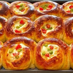 Tepsileri Dolduran Kolay Poğaça Tarifi