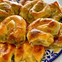 Çıtır Çıtır El Açması Ispanaklı Börek Tarifi
