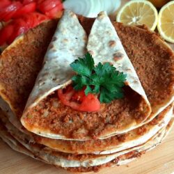 Ev Yapımı En Kolay Çıtır Lahmacun Tarifi