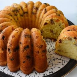 Tam Ölçülü Yumuşacık Meyveli Kek Tarifi