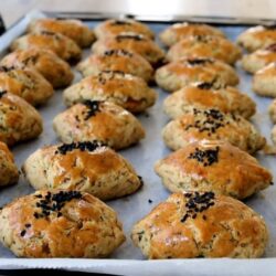 10 Dakikada 1 Tepsi Dolusu Poğaça Tarifi