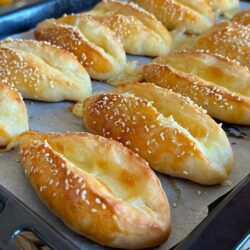 10 Dakikada Mayasız Kaşar Peynirli Poğaça Tarifi