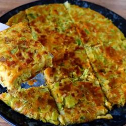 10 Dakikada Yumuşacık Pırasalı Çörek Tarifi