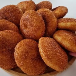 Asla Yağ Çekmeyen Susamlı Mayalı Pişi Tarifi