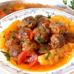 Az Kıymayla Fırında Bol Lezzetli Ana Yemek Tarifi