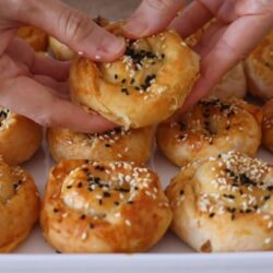 El Açması Gibi Çıtır Çıtır Patatesli Börek Tarifi