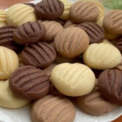 Kıyır Kıyır 3 Renkli Çatal Kurabiye Tarifi